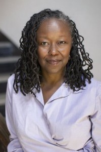 Photo portrait of a women with a lavender shirt